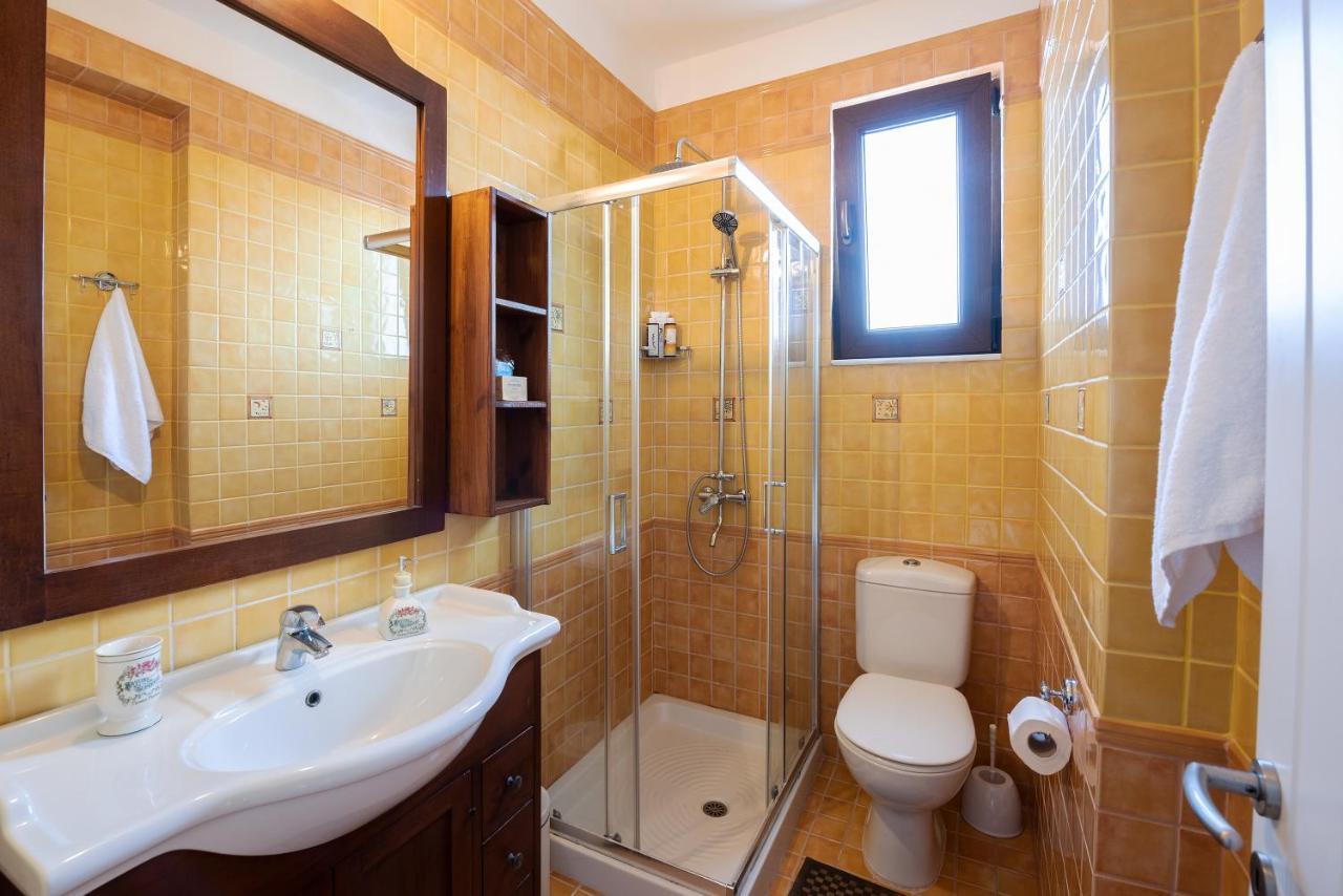 Villa Salamina Lakhania Bagian luar foto